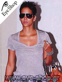 H Halle Berry με γυαλιά ηλίου Carrera
