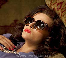 Η Prada sunglasses παρουσιάζει "A Therapy"