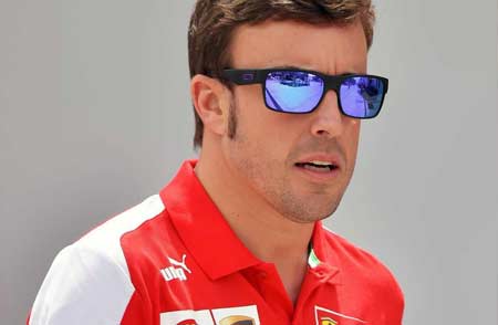 O Fernando Alonso με το νέο Oakely Two Face sunglasses