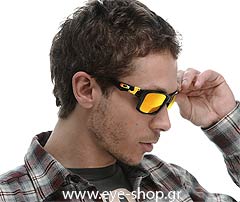 Valentino rossi με γυαλιά ηλίου