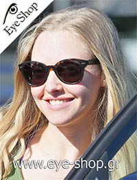 Amanda Seyfried φορώντας τα γυαλιά ηλίου Rayban 4141