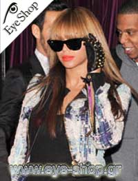 Beyonce Knowless φορώντας τα γυαλιά ηλίου RayBan 2140 Wayfarer