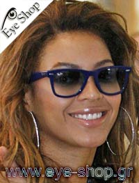 Beyonce Knowless φορώντας τα γυαλιά ηλίου RayBan 2140 Wayfarer