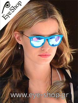 Georgia May Jagger φορώντας τα γυαλιά ηλίου Rayban Erika 4171