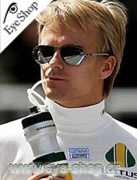 Heikki Kovalainen φορώντας τα γυαλιά ηλίου RayBan 8301