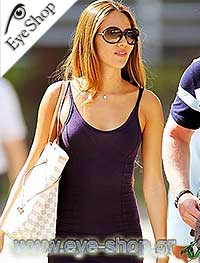 Jessica Michibata φορώντας τα γυαλιά ηλίου Tom Ford TF 124 Sandrina