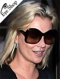 Kate Moss φορώντας τα γυαλιά ηλίου Prada 18is