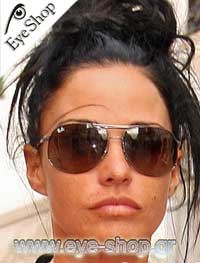 Katie Price φορώντας τα γυαλιά ηλίου RayBan 3387