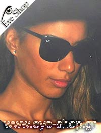 Leona Lewis φορώντας τα γυαλιά ηλίου RayBan 4126 CATS 1000