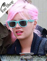 Lilly Allen φορώντας τα γυαλιά ηλίου Rayban 2140 Wayfarer