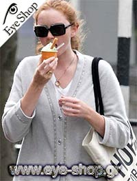Lilly Cole φορώντας τα γυαλιά ηλίου Dsquared DQ 0015