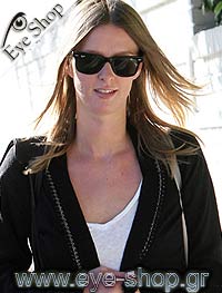 Nicky Hilton φορώντας τα γυαλιά ηλίου RayBan 2140 Wayfarer