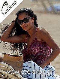 Nicole Scherziger φορώντας τα γυαλιά ηλίου Prada 24ns