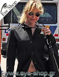 Renee Zellweger φορώντας τα γυαλιά ηλίου RayBan 3025 aviator