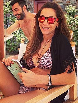 Δέσποινα Βανδή φορώντας τα γυαλιά ηλίου Carrera Carrera 5002