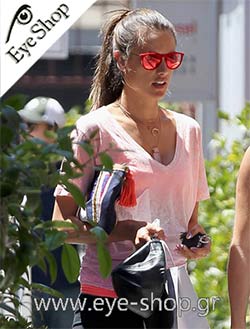 Alessandra Ambrosio φορώντας τα γυαλιά ηλίου rayban erika 4171