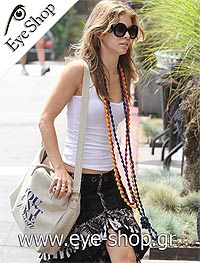 AnnLynne McCord φορώντας τα γυαλιά ηλίου Prada 27ns