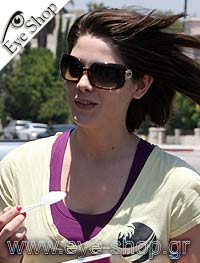 Ashley Greene φορώντας τα γυαλιά ηλίου Gucci 3034