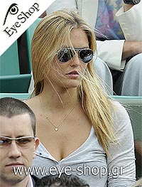 Bar Raffaelli φορώντας τα γυαλιά ηλίου RayBan 3407