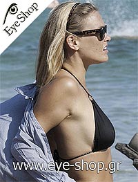 Bar Raffaelli φορώντας τα γυαλιά ηλίου RayBan 3407