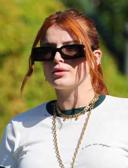 Bella Thorne φορώντας τα γυαλιά ηλίου Gucci GG1425s