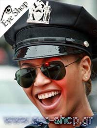 Beyonce Knowless φορώντας τα γυαλιά ηλίου RayBan 3025 aviator