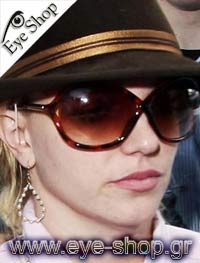 Britney Spears φορώντας τα γυαλιά ηλίου Tom Ford TF 74 Simone