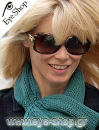 Claudia Shiffer φορώντας τα γυαλιά ηλίου Dolce Gabbana 4074