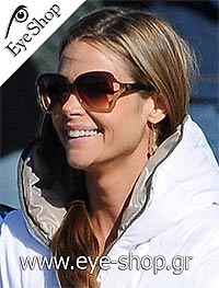 Denis Richards φορώντας τα γυαλιά ηλίου Gucci 3500