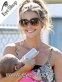 Denis Richards φορώντας τα γυαλιά ηλίου Gucci 3500