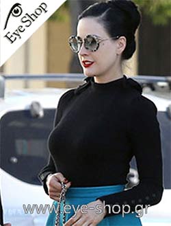 Dita Von Teesen φορώντας τα γυαλιά ηλίου Miu Miu 04LV
