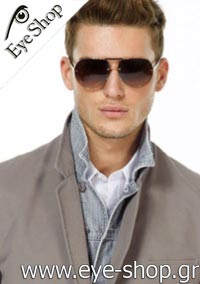 Dolce Gabbana Men φορώντας τα γυαλιά ηλίου Dolce Gabbana 2083