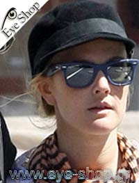 Drew Barrymore φορώντας τα γυαλιά ηλίου RayBan 2140 Wayfarer