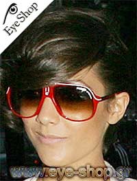 Frankie Wiseman φορώντας τα γυαλιά ηλίου Carrera Safari