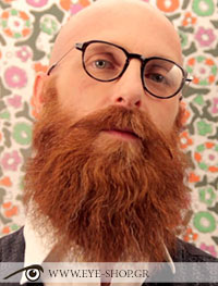 Hally and Son φορώντας τα γυαλιά ηλίου Hally and Son HS573