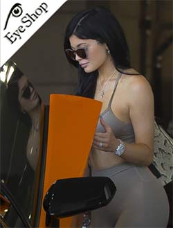 Kylie Jenner φορώντας τα γυαλιά ηλίου Valentino 4008