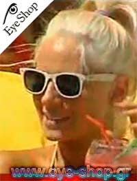 Τζούλια Αλεξανδράτου φορώντας τα γυαλιά ηλίου RayBan 2140 wayfarer