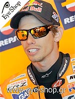 Casey Stoner φορώντας τα γυαλιά ηλίου Oakley Scalpel 9095