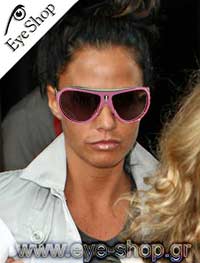 Katie Price φορώντας τα γυαλιά ηλίου Dolce Gabbana 4057