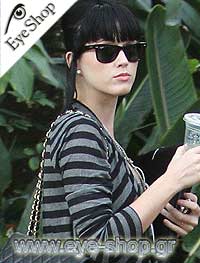 Katy Perry φορώντας τα γυαλιά ηλίου RayBan 2140 wayfarer