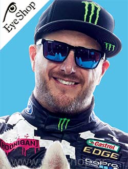 Ken Block φορώντας τα γυαλιά ηλίου SPY HELM