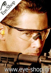 Colin Farrel φορώντας τα γυαλιά ηλίου Oakley M-FRAME