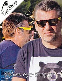 Γιώργος Λιάγκας φορώντας τα γυαλιά ηλίου Carrera Carrera 5002