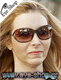 Lisa Kudrow φορώντας τα γυαλιά ηλίου Tom Ford TF 76