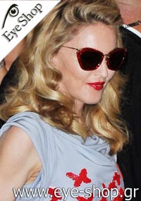 Madonna φορώντας τα γυαλιά ηλίου Miu Miu 10NS