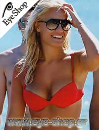 Ελεωνόρα Μελέτη φορώντας τα γυαλιά ηλίου Carrera Champion