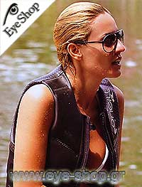 Ελεωνόρα Μελέτη φορώντας τα γυαλιά ηλίου Carrera Champion