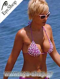 Ελεωνόρα Μελέτη φορώντας τα γυαλιά ηλίου RayBan 4126 CATS 1000