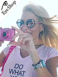 Ελένη Μενεγάκη φορώντας τα γυαλιά ηλίου Prada 57TS