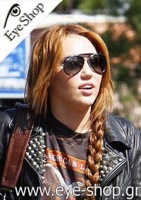Miley Cyrus φορώντας τα γυαλιά ηλίου Rayban 3428 ROAD SPIRIT